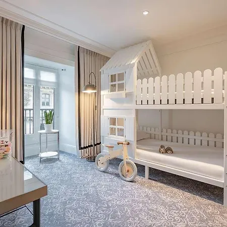 Du Louvre, In The Unbound Collection By Hyatt