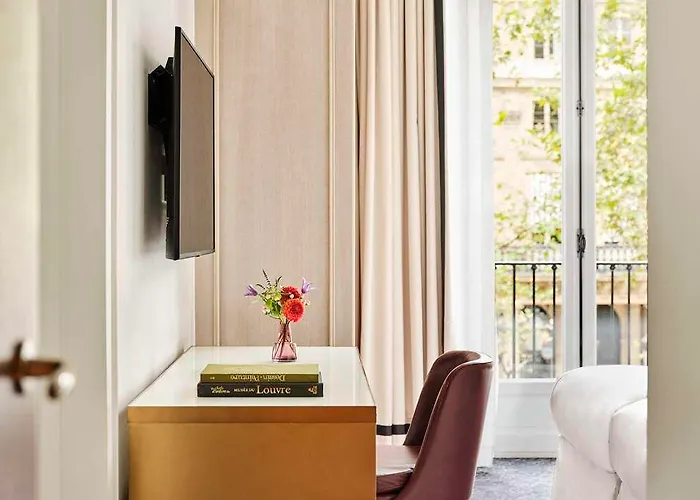 Du Louvre, In The Unbound Collection By Hyatt