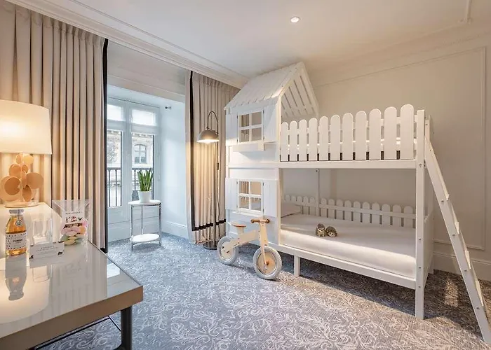 Du Louvre, In The Unbound Collection By Hyatt